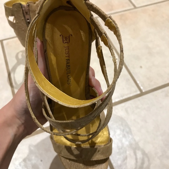 Cute strappy heels - Size 8 - Picture 5 of 5